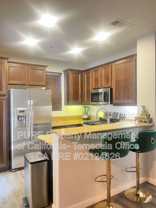 3 bed, 2.0 bath, 1200 sqft, $2,800 — Photo 3
