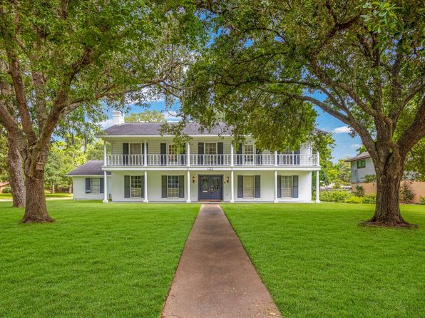 101 Redbud St, Lake Jackson, TX 77566
