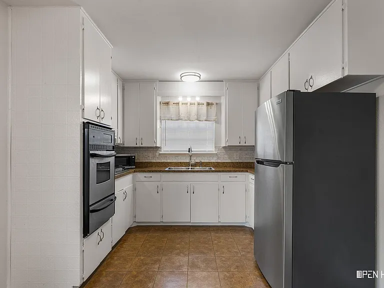 1604 Parkdale Dr — Photo 10