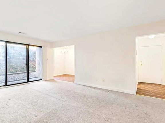 4th image of 50 Shrewsbury Green Dr #50