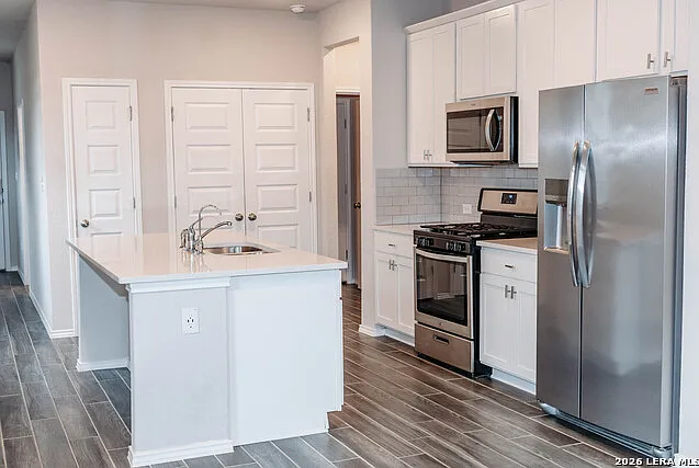 3 bed, 2.0 bath, 1327 sqft, $1,795 — Photo 2