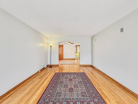 3rd image of 7847 Lowell Ave