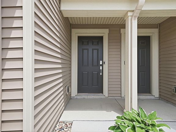 3rd image of 22884 Hazel Ln