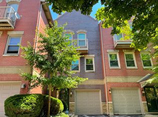536 E 32nd St UNIT F, Chicago, IL 60616