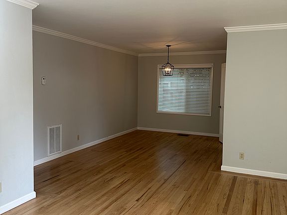 5th image of 923 Menlo Ave