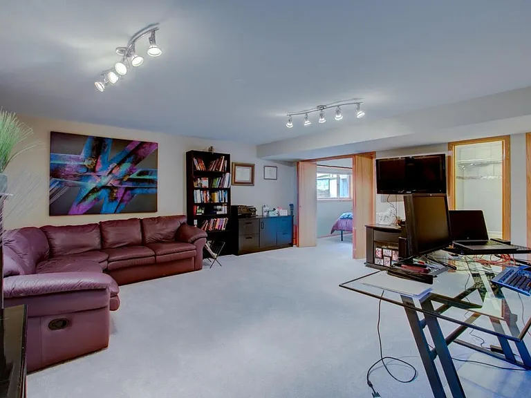 Downstairs guest suite