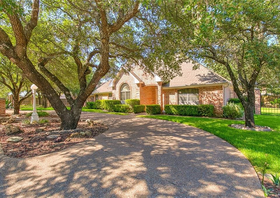 1st image of 803 Shady Creek Dr