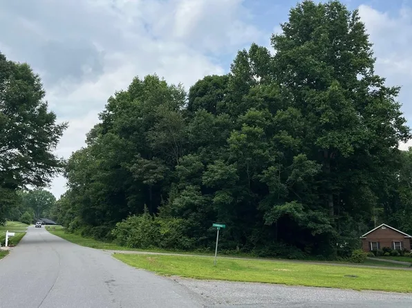 1895 Knolls Dr, Newton, NC 28658