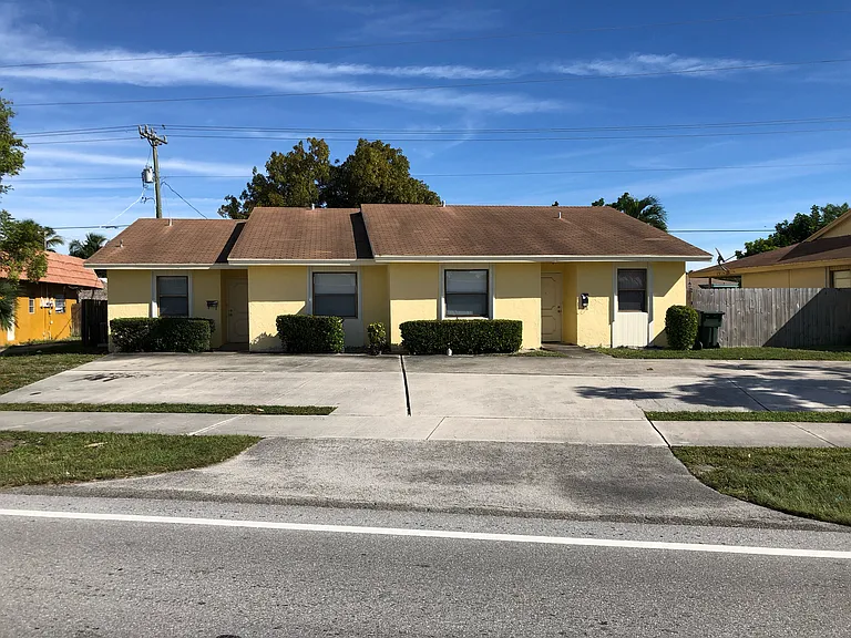 3146 N Dixie Hwy — Photo 2