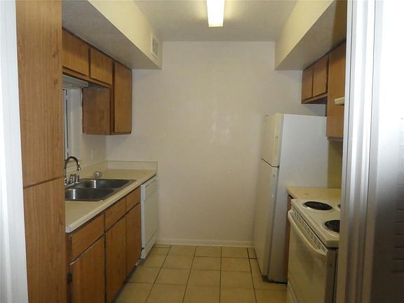 5th image of 16111 Aspenglen Dr APT 1004