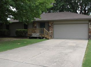 2634 S Weaver Ave, Springfield, MO 65807
