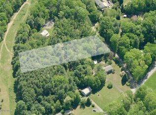 Mountain Dr, Brodheadsville, PA 18322