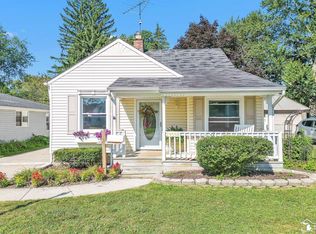 29558 Walnut St, Flat Rock, MI 48134