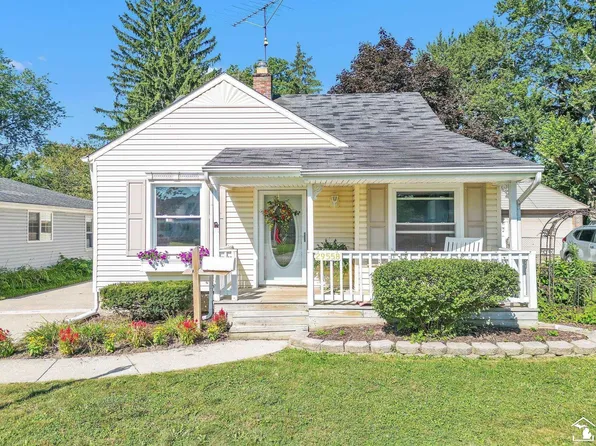 29558 Walnut St, Flat Rock, MI 48134