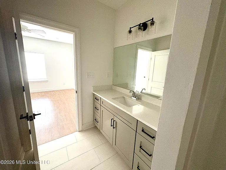 701 Southview Dr — Photo 21
