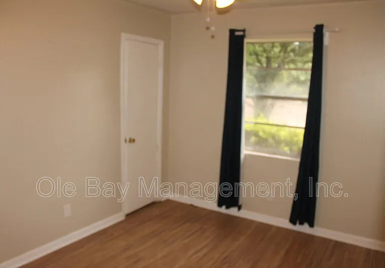 1002 Centerwood Dr — Photo 8