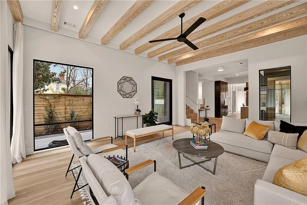 5 bed, 4.5 bath, 3920 sqft, $15,000 — Photo 4