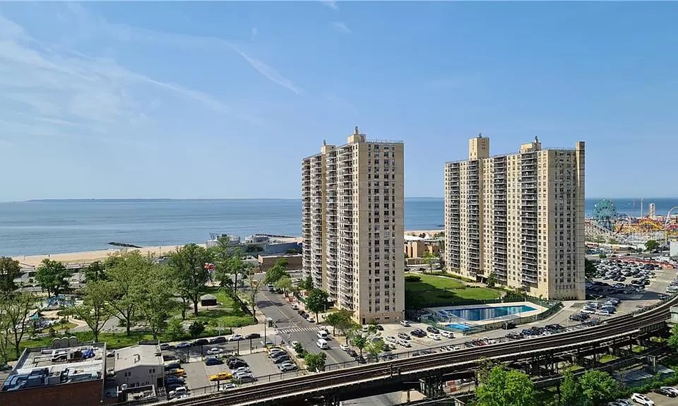 1st image of 2915 W 5th St APT 17F