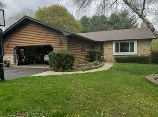 115 W Ridge Cir, Cambridge, WI 53523