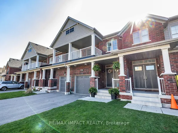 12 Marlborough St, Whitby, ON L1R 0R2