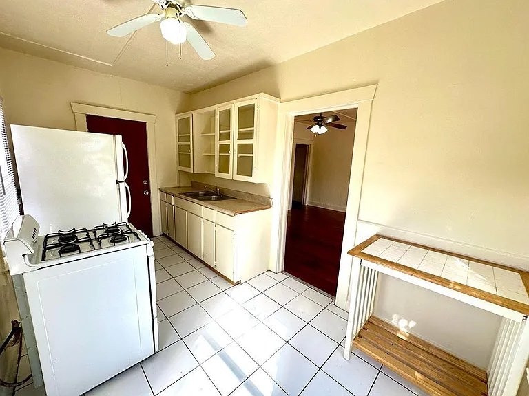 2010 Broward Ave #4 — Photo 3