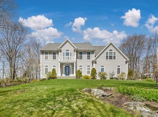 526 Barrack Hill Rd, Ridgefield, CT 06877