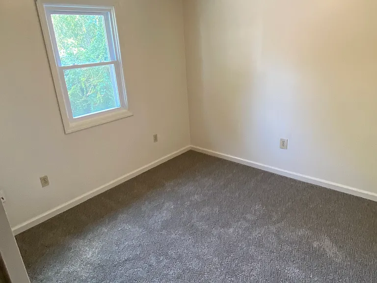 703 Montgomery St — Photo 17