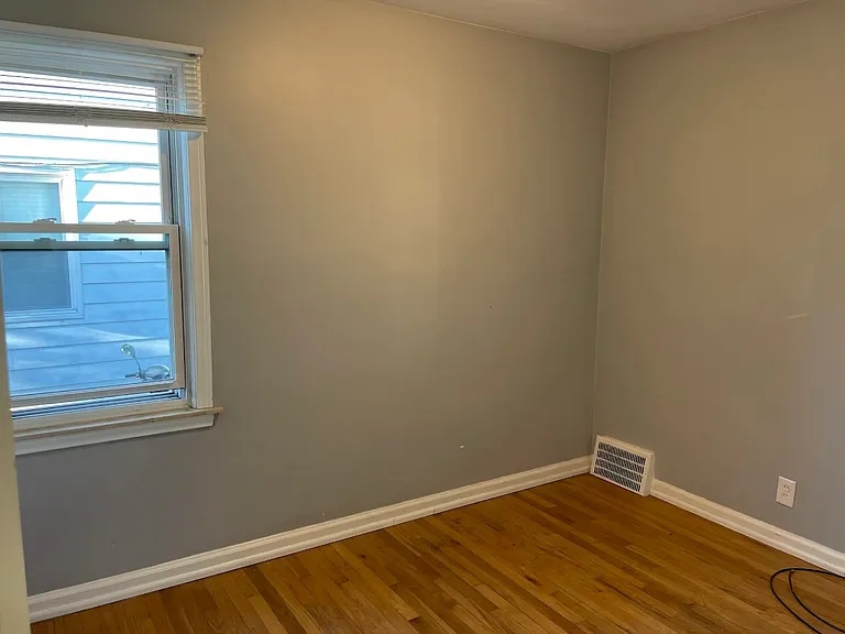 2849 Queen St — Photo 12