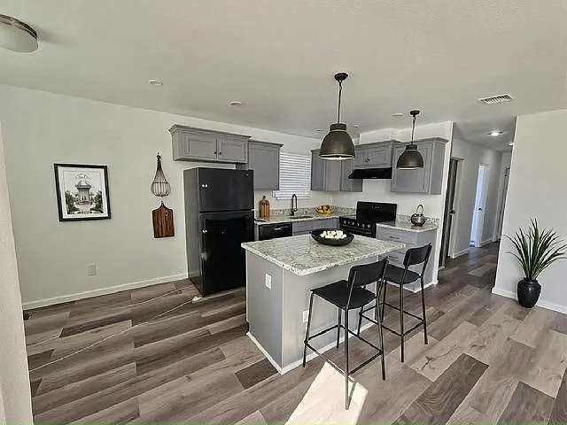 2 bed, 2.0 bath, 880 sqft, $1,600 — Photo 2