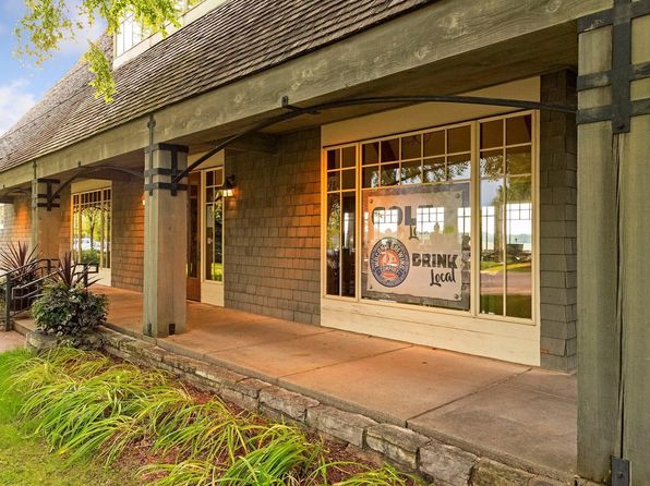 114200 Hundertmark Rd UNIT 404, Chaska, MN 55318