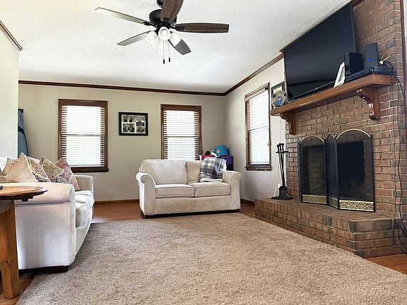 3rd image of 408 Grasshopper Ct