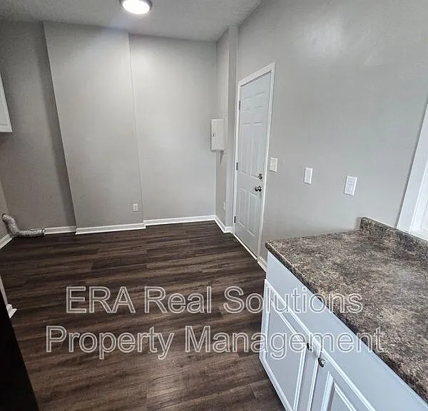 170 S Highland Ave — Photo 14