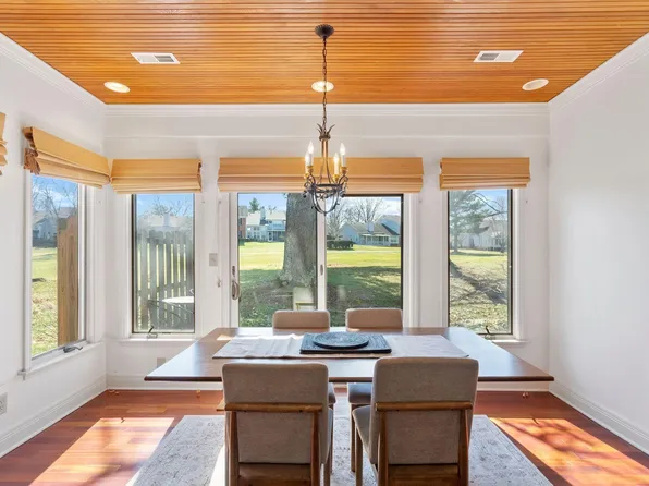 1046 Heather Hills Ln, Lexington, KY 40511