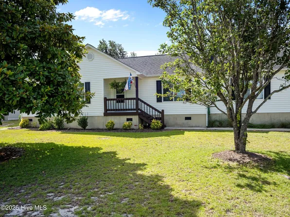 803 Wood Creek Drive, Hubert, NC 28539