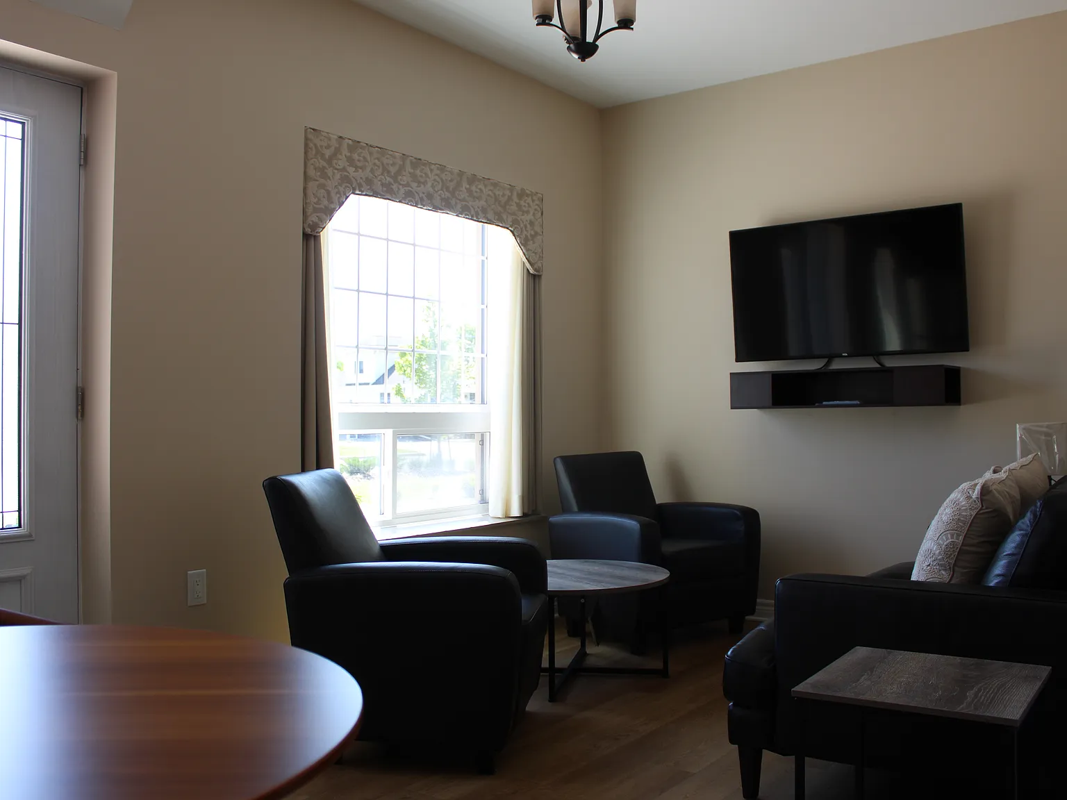 1 bed, 1400 sqft, $1,650 — Photo 1