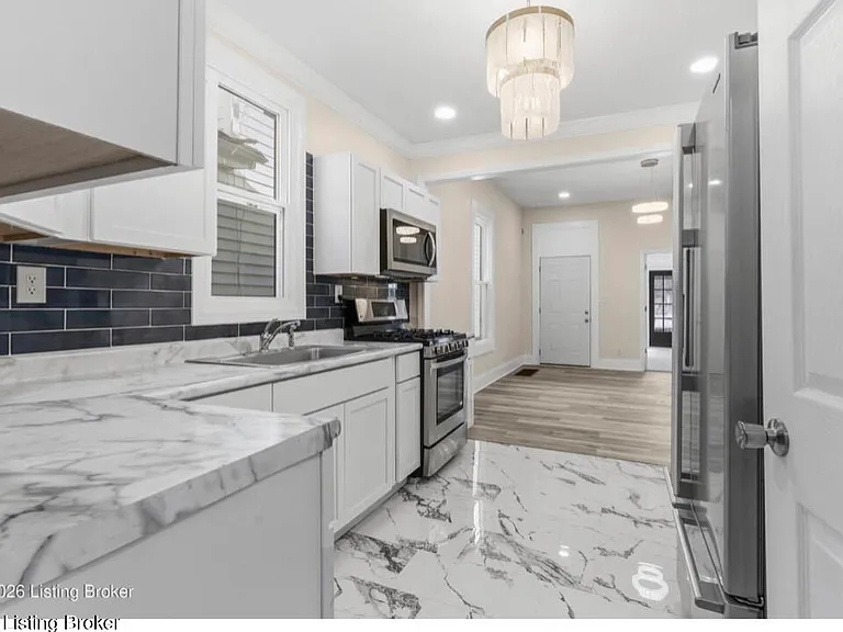 2205 Bolling Ave — Photo 2
