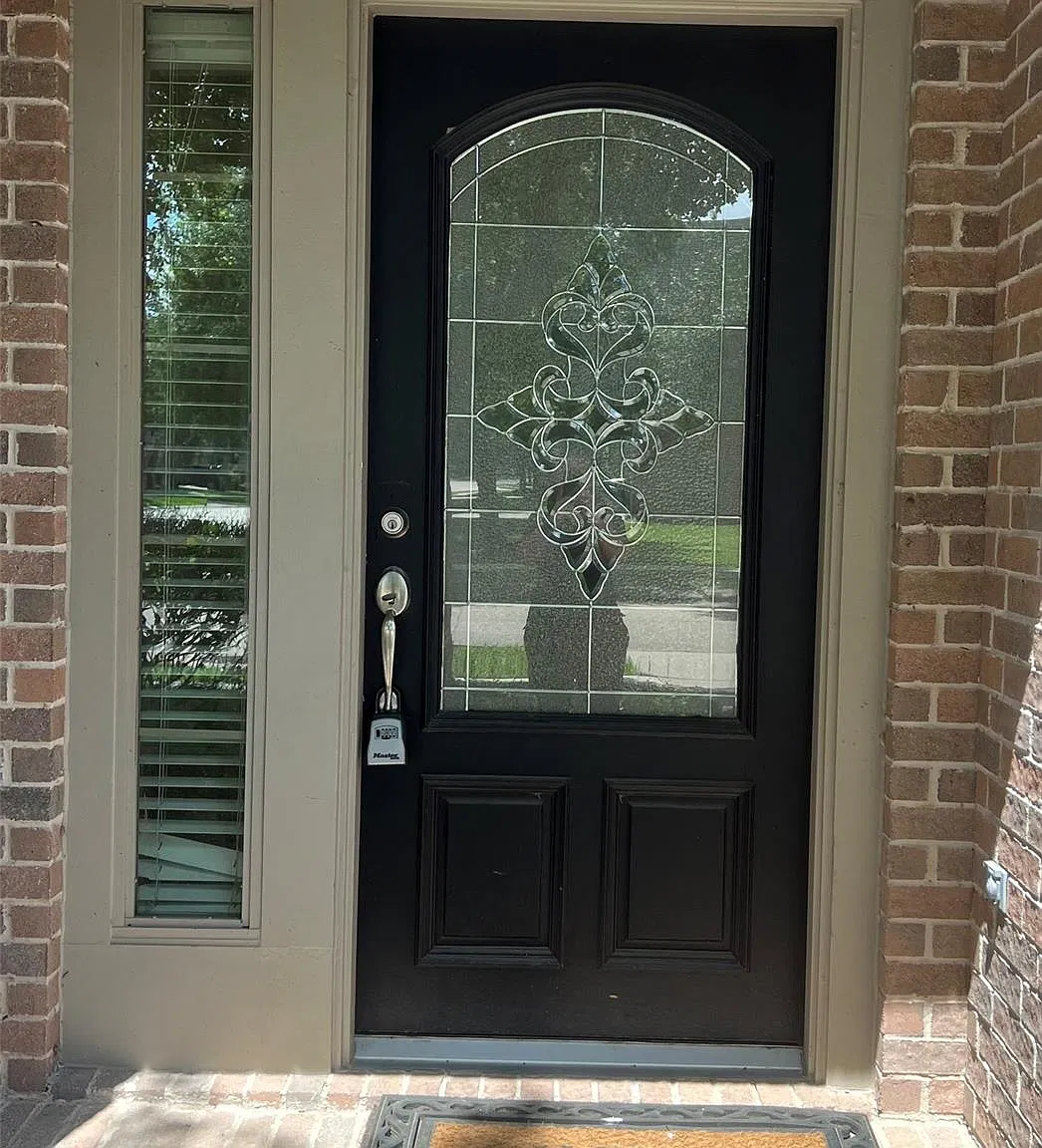 3 bed, 2.0 bath, 2062 sqft, $2,200 — Photo 3