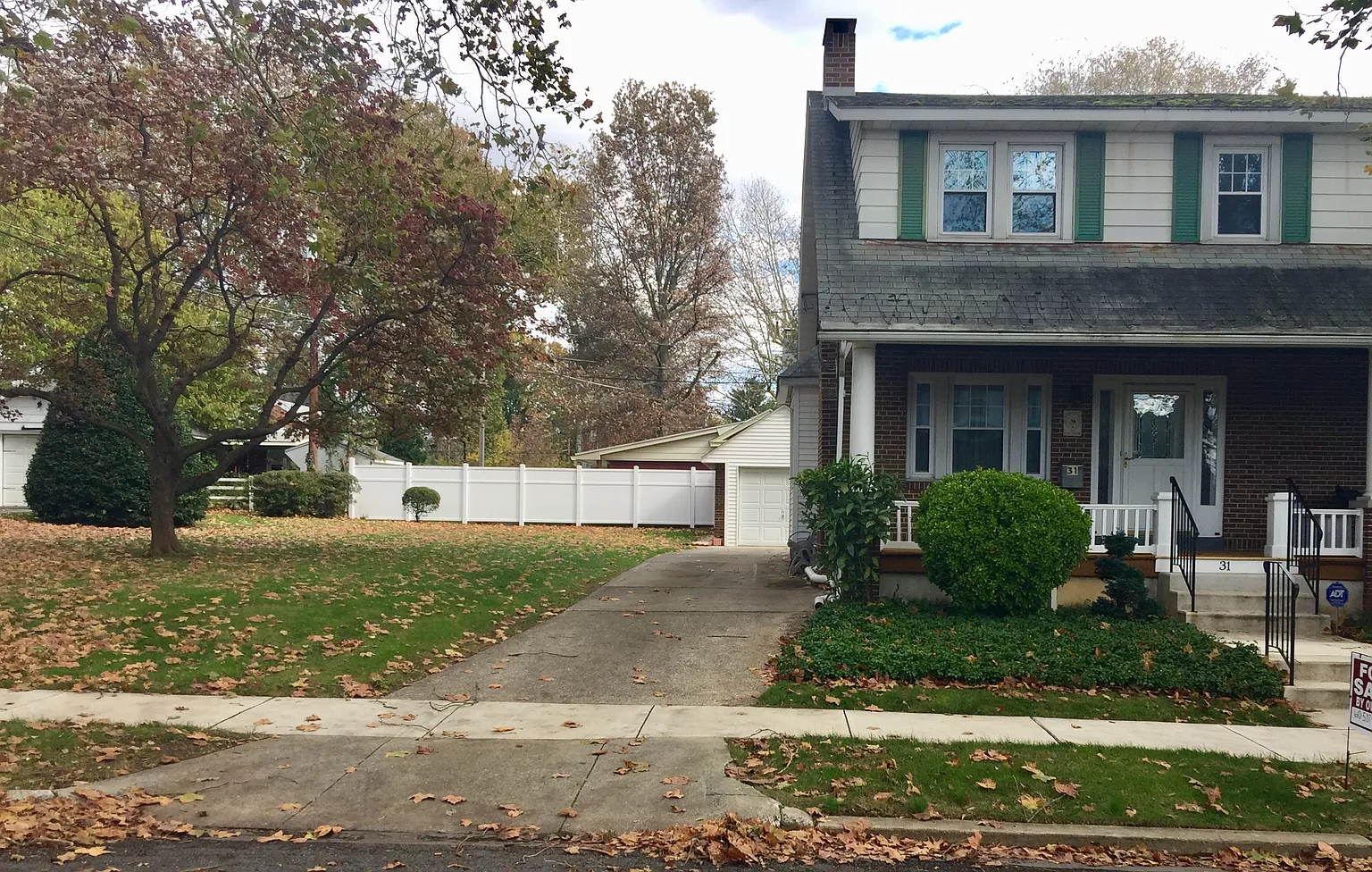 31 W Court Blvd photo 1
