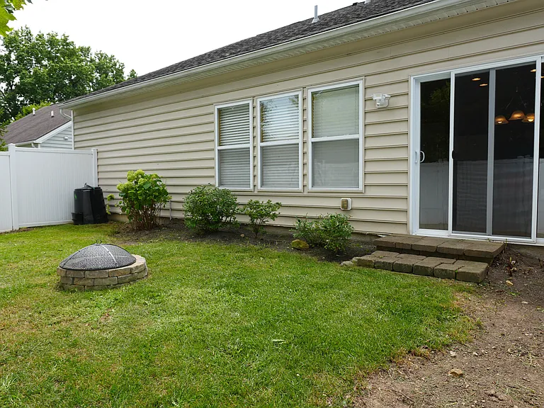 6258 Maple Glen Dr — Photo 35