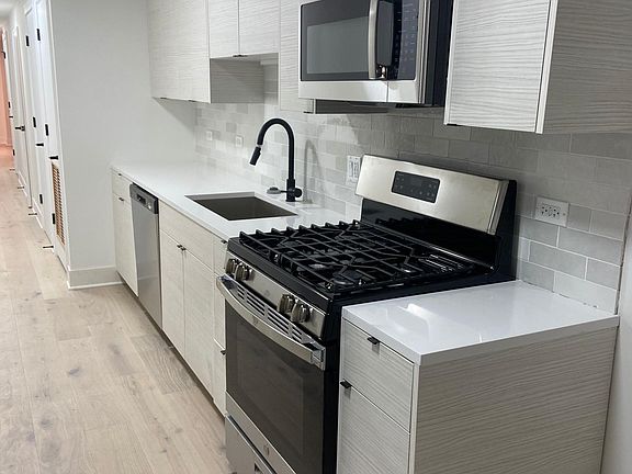 4th image of 6341 N Wayne Ave