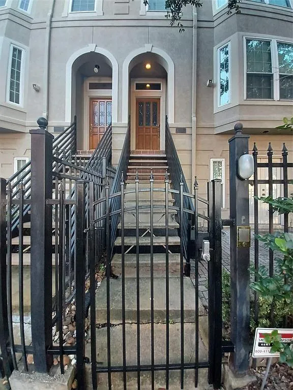 3 bed, 3.5 bath, 1987 sqft, $3,300 — Photo 2