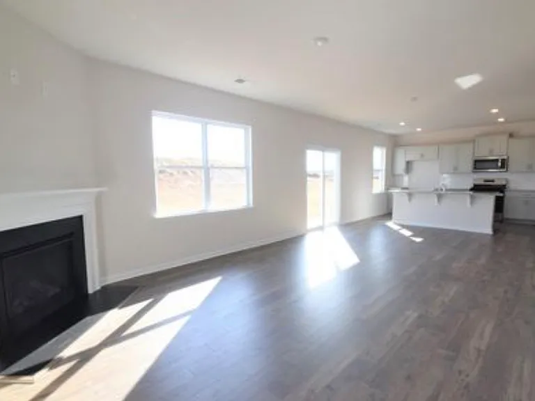 492 Fenwick Dr — Photo 4