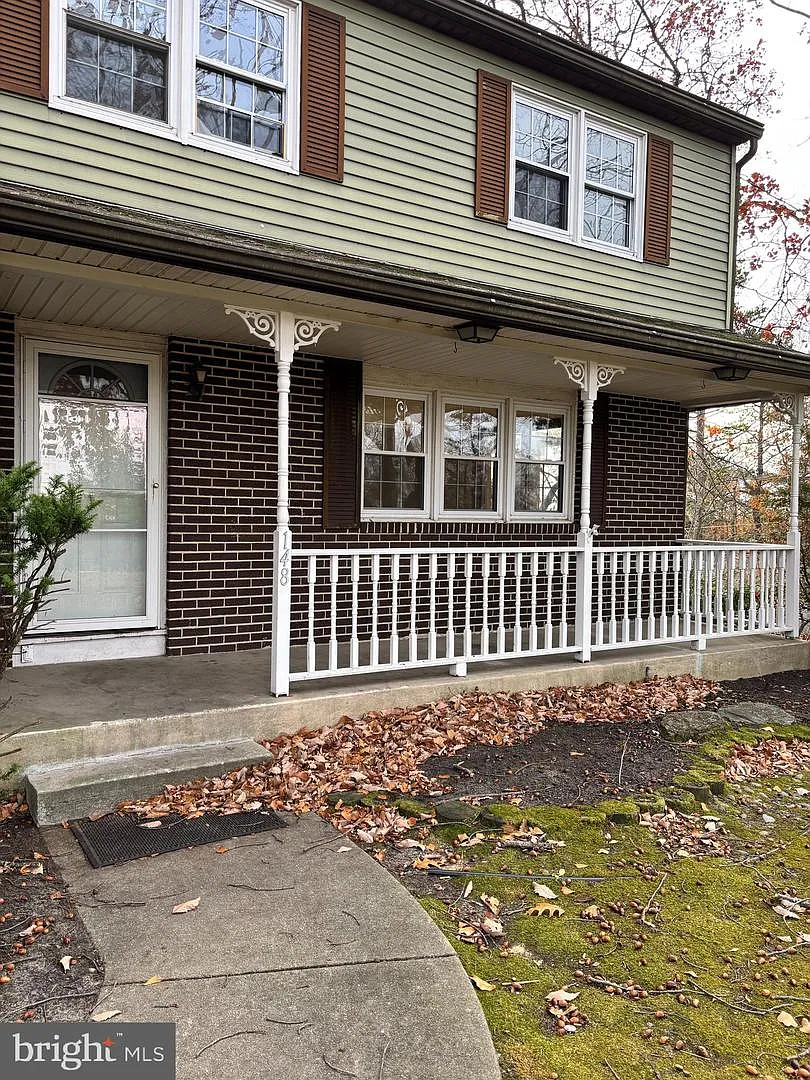 148 Diamond Ave photo 1