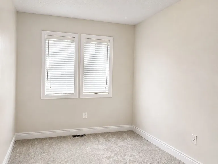 34 Arnold Cres — Photo 13