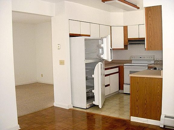 4th image of 30 Lincoln Ave