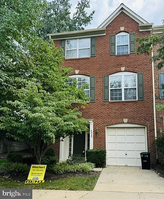 3 bed, 4.0 bath, 2200 sqft, $3,500 — Photo 1