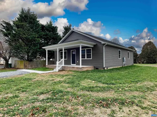307 15th St, Grottoes, VA 24441