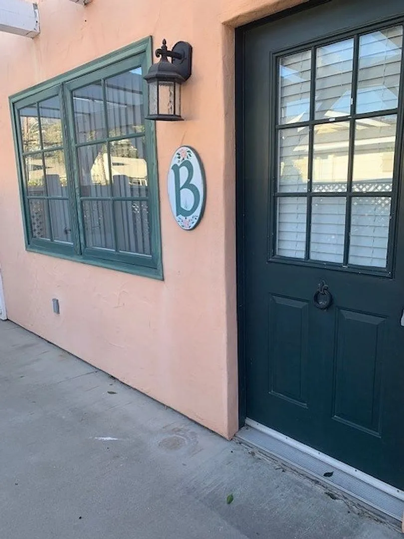 1007-1011 Olive Street (Split) — Photo 1