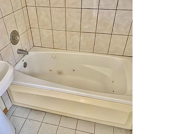 5th image of 7550 S Essex Ave APT 3B