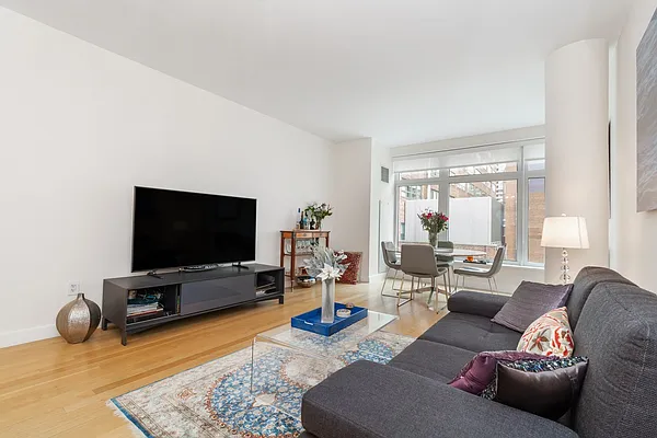 Rented by Douglas Elliman | media 17